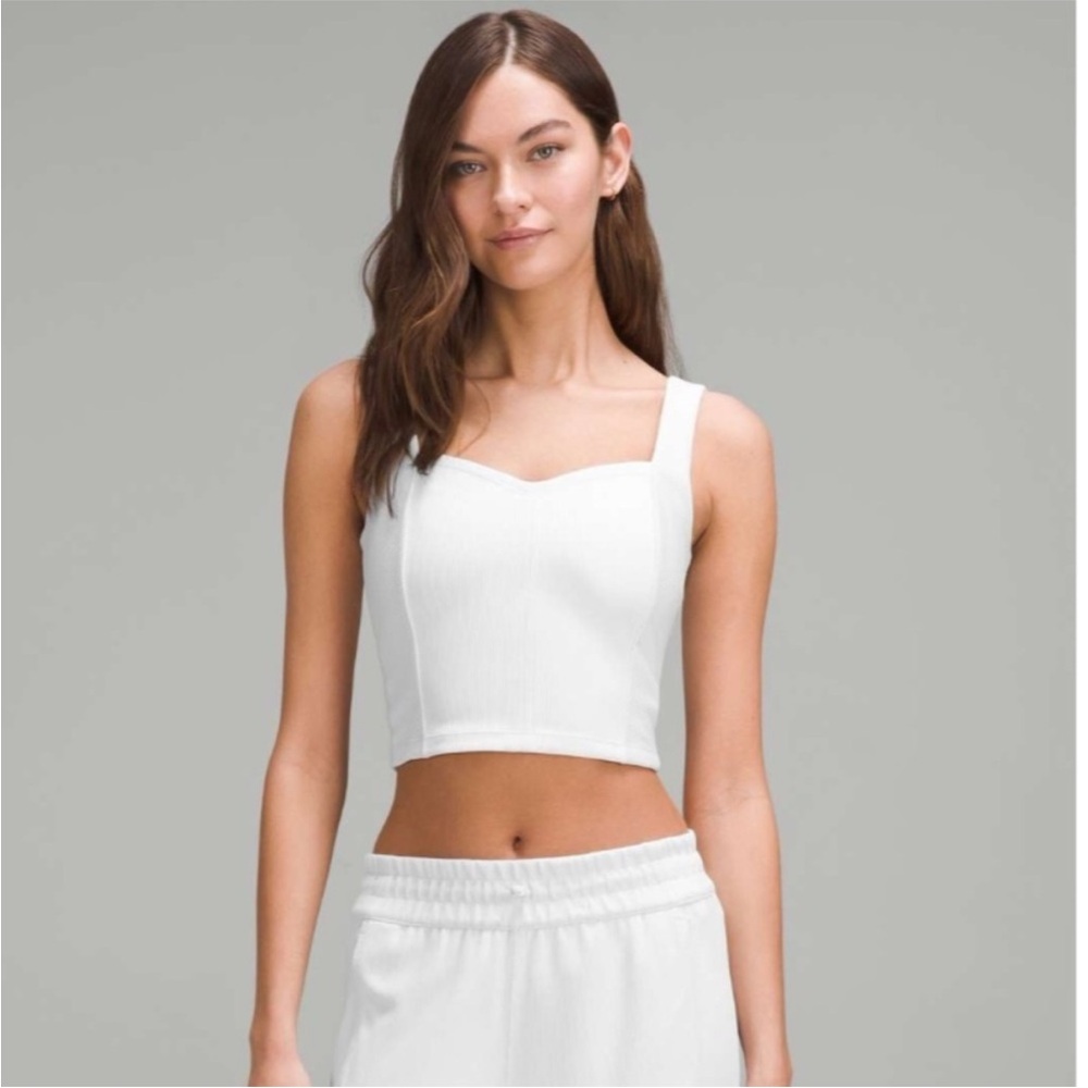 LULULEMON ribbed softstreme sweetheart tank top. sz med